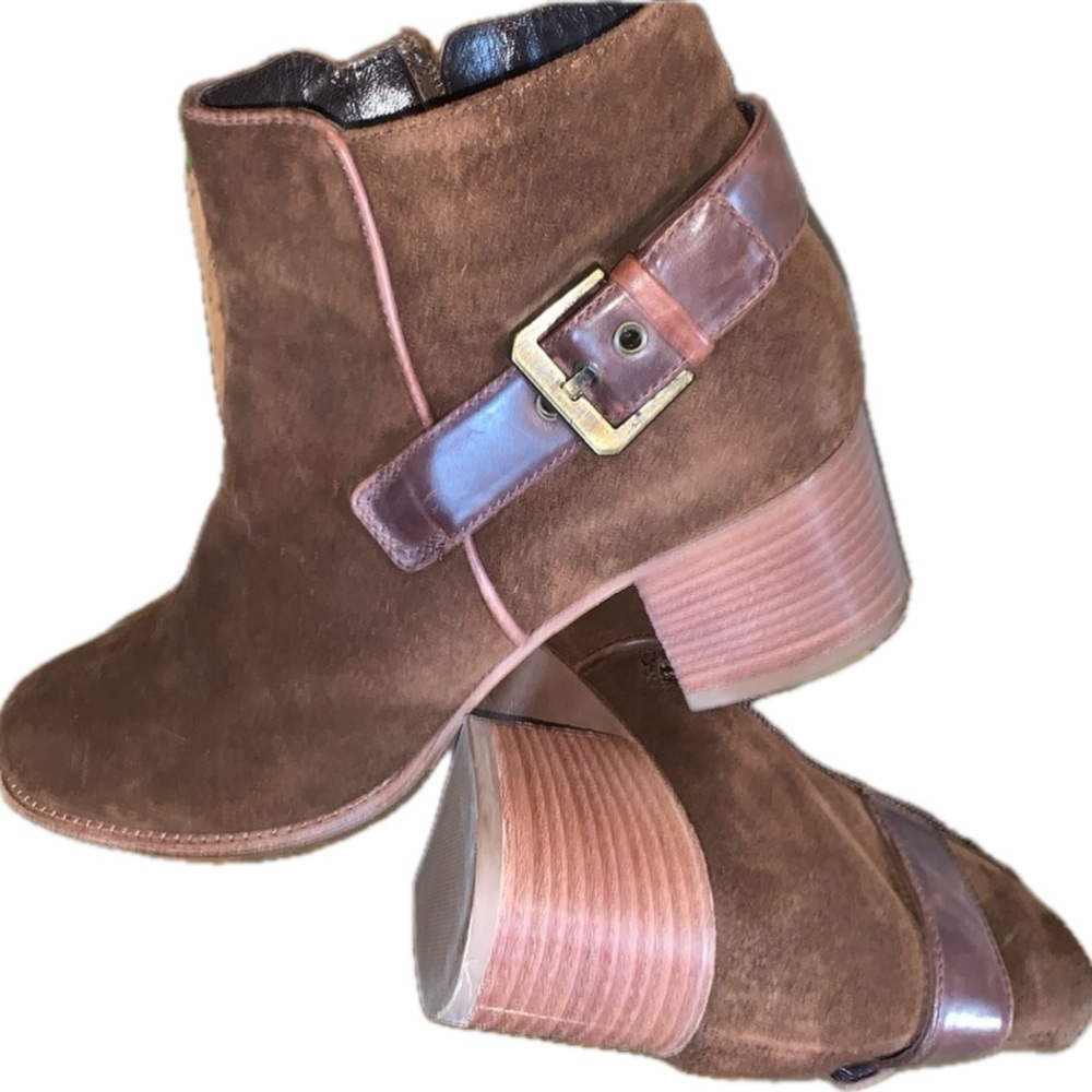 AQUATALIA brown ankle boots, suede leather trim, inside zip, 2” block heels. 9 - Picture 3 of 17
